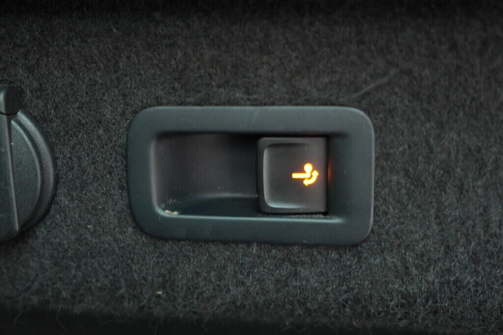 OV190V08677_41.webp_PASSAT VARIANT Highline  2.0 TDI 110 kW automat