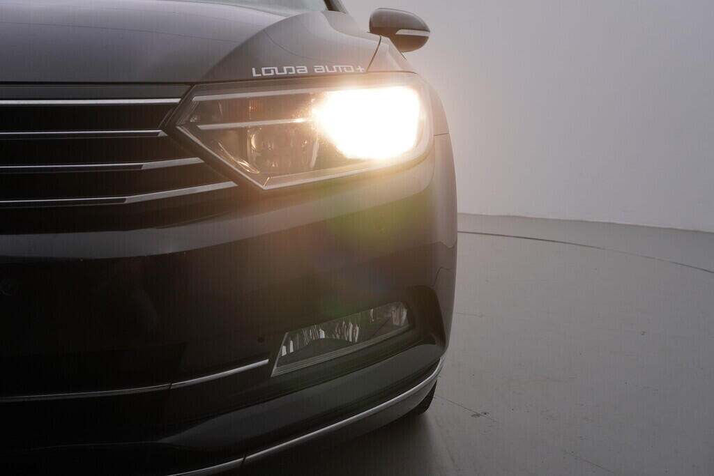 OV190V08677_46.webp_PASSAT VARIANT Highline  2.0 TDI 110 kW automat