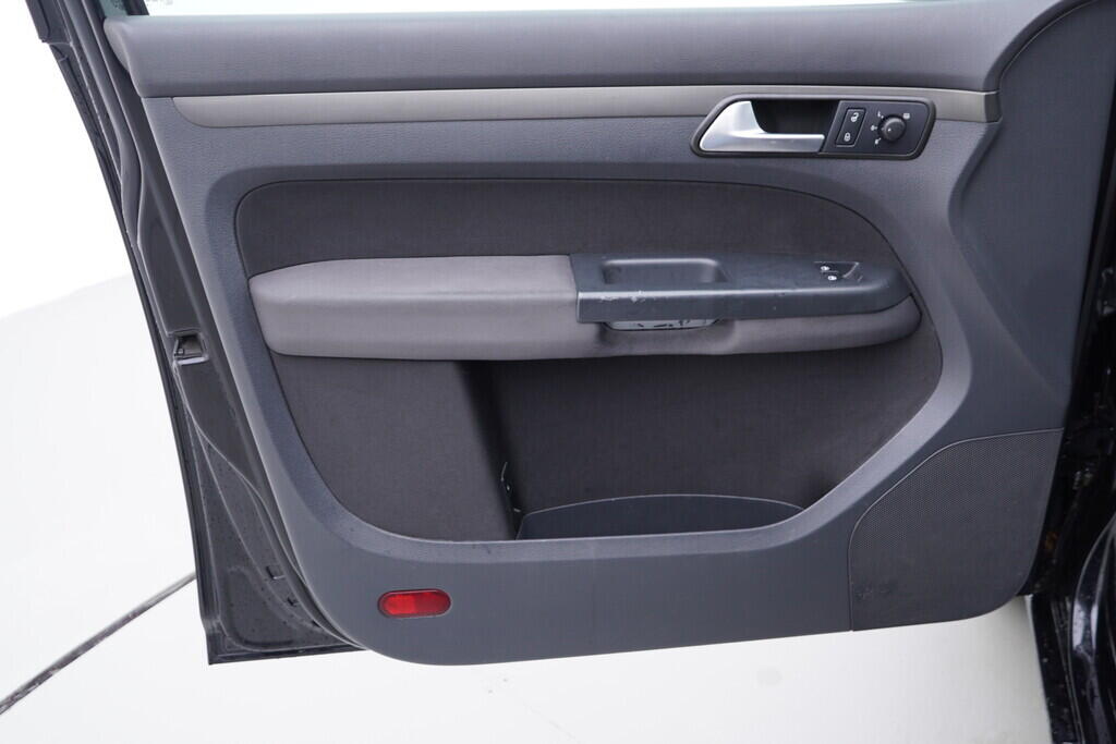 OV190V08682_19.webp_TOURAN  1.9 TDI 77 kW manuál