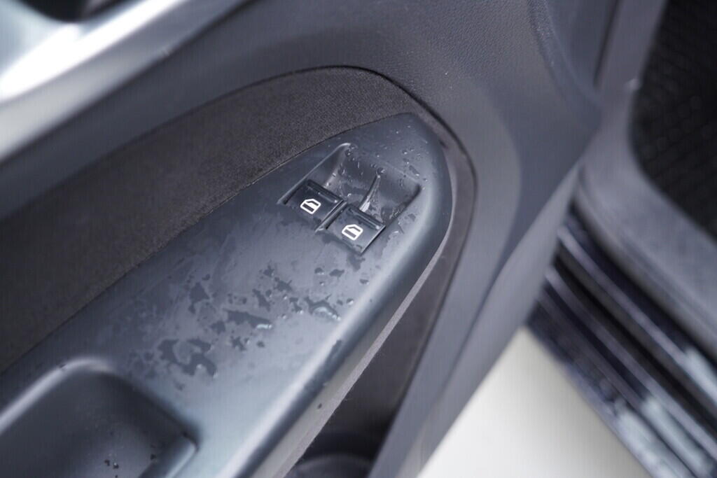 OV190V08682_20.webp_TOURAN  1.9 TDI 77 kW manuál