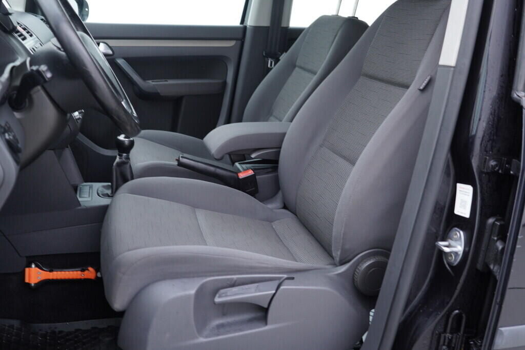 OV190V08682_22.webp_TOURAN  1.9 TDI 77 kW manuál