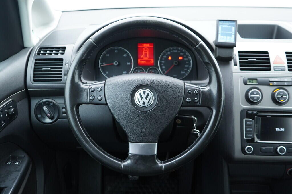 OV190V08682_26.webp_TOURAN  1.9 TDI 77 kW manuál