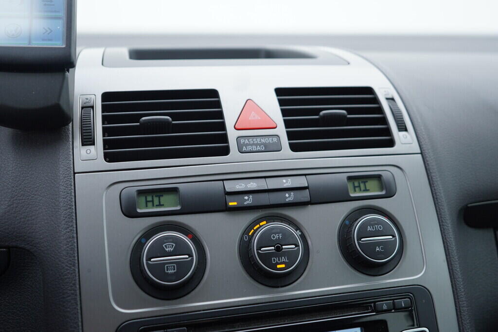 OV190V08682_30.webp_TOURAN  1.9 TDI 77 kW manuál