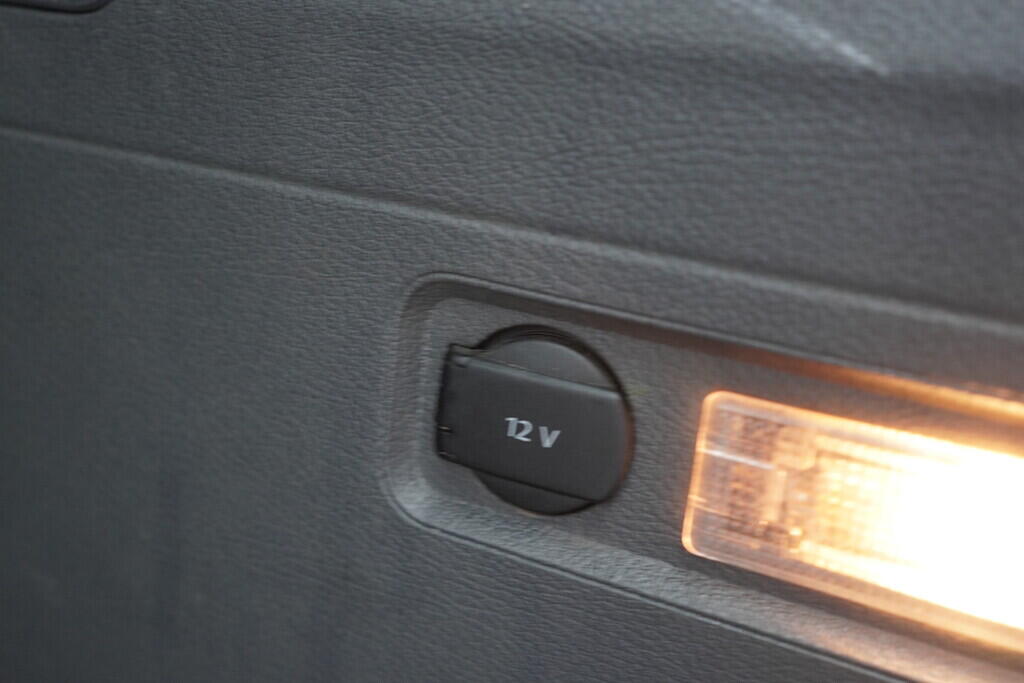 OV190V08682_35.webp_TOURAN  1.9 TDI 77 kW manuál