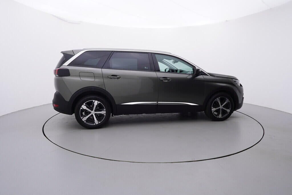 OV190V08683_15.webp_5008 Allure 2.0  110 kW manuál