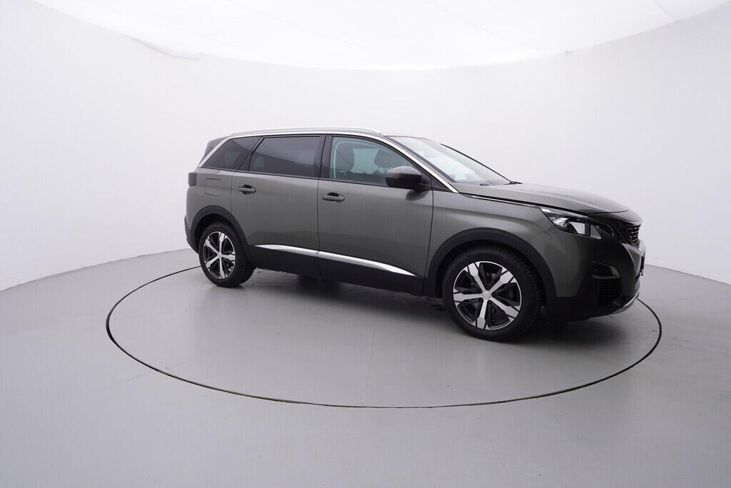 OV190V08683_16.webp_5008 Allure 2.0  110 kW manuál