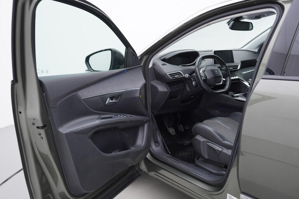 OV190V08683_18.webp_5008 Allure 2.0  110 kW manuál