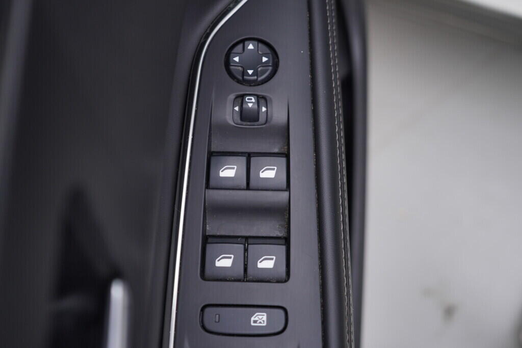 OV190V08683_20.webp_5008 Allure 2.0  110 kW manuál