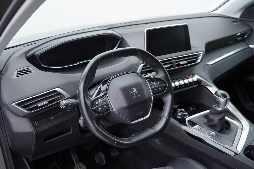 OV190V08683_21.webp_5008 Allure 2.0  110 kW manuál