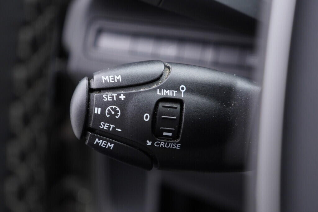 OV190V08683_24.webp_5008 Allure 2.0  110 kW manuál