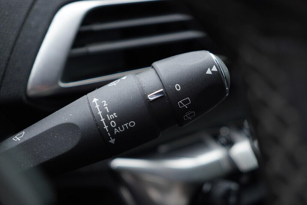 OV190V08683_25.webp_5008 Allure 2.0  110 kW manuál