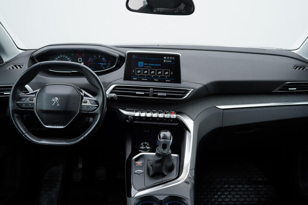 OV190V08683_26.webp_5008 Allure 2.0  110 kW manuál