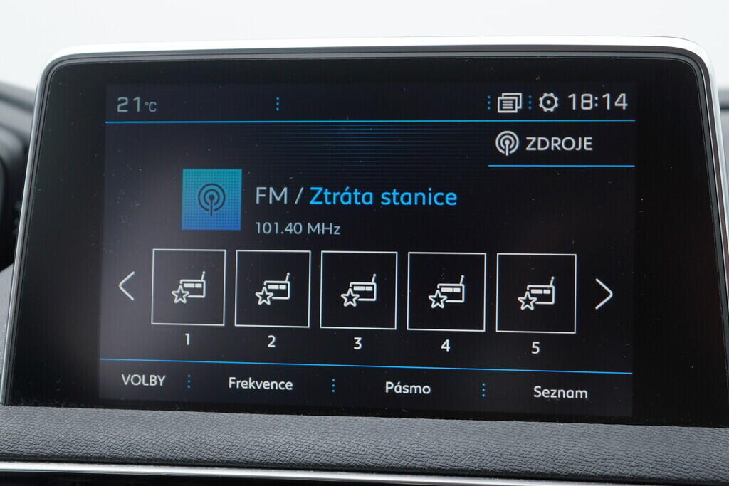 OV190V08683_28.webp_5008 Allure 2.0  110 kW manuál