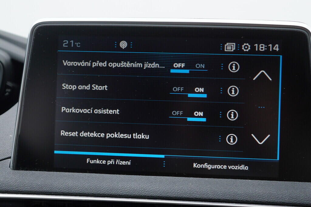 OV190V08683_29.webp_5008 Allure 2.0  110 kW manuál