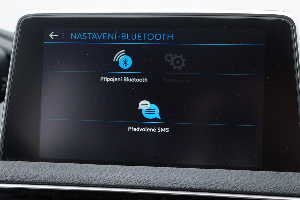 OV190V08683_30.webp_5008 Allure 2.0  110 kW manuál