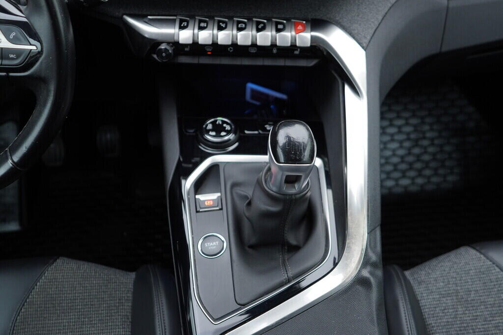 OV190V08683_34.webp_5008 Allure 2.0  110 kW manuál