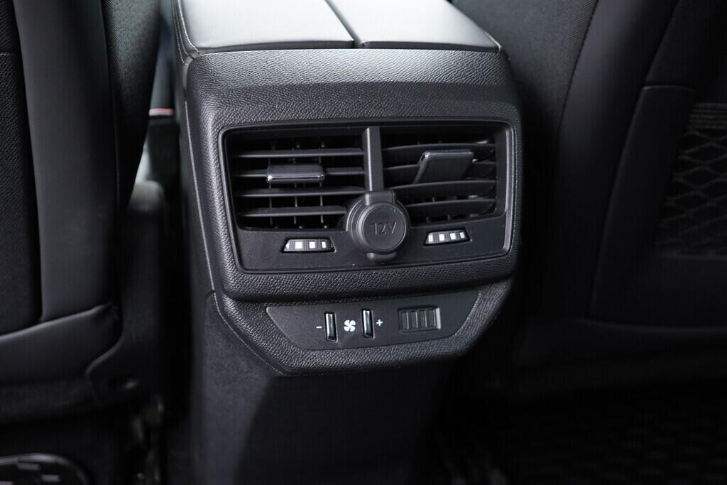 OV190V08683_37.webp_5008 Allure 2.0  110 kW manuál