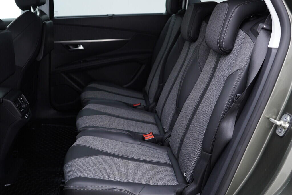 OV190V08683_38.webp_5008 Allure 2.0  110 kW manuál