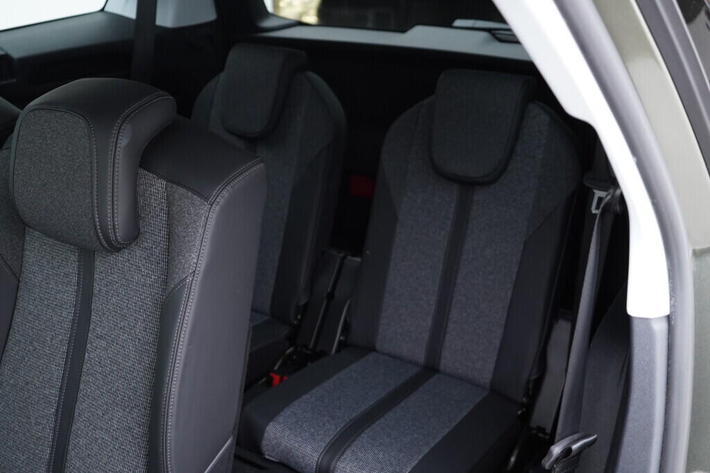 OV190V08683_40.webp_5008 Allure 2.0  110 kW manuál