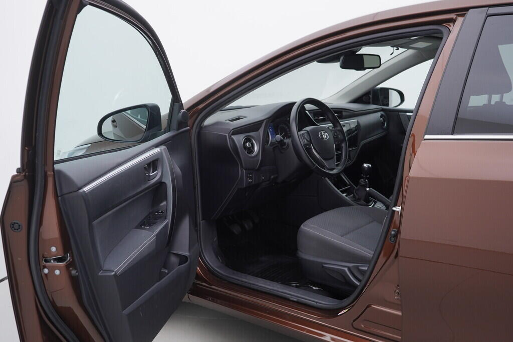 OV190V08684_18.webp_COROLLA  1.6  97 kW manuál, DPH