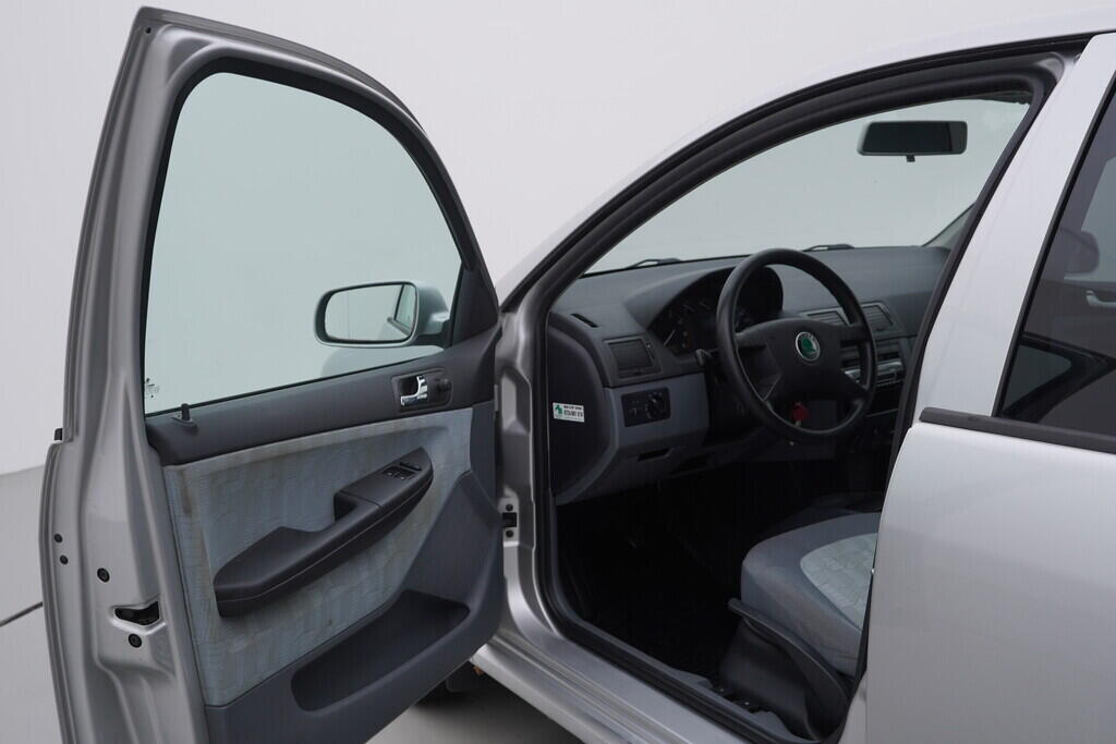 OV190V08685_18.webp_FABIA Ambiente 1.4 MPI 44 kW manuál