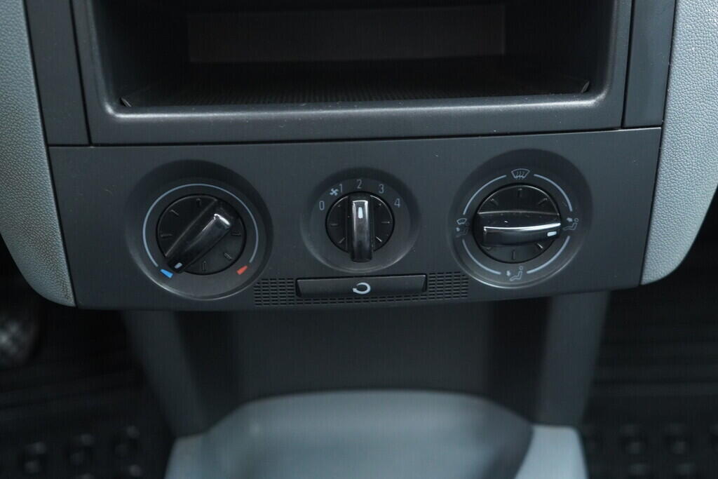 OV190V08685_28.webp_FABIA Ambiente 1.4 MPI 44 kW manuál