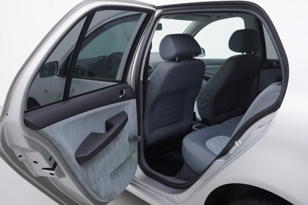 OV190V08685_30.webp_FABIA Ambiente 1.4 MPI 44 kW manuál
