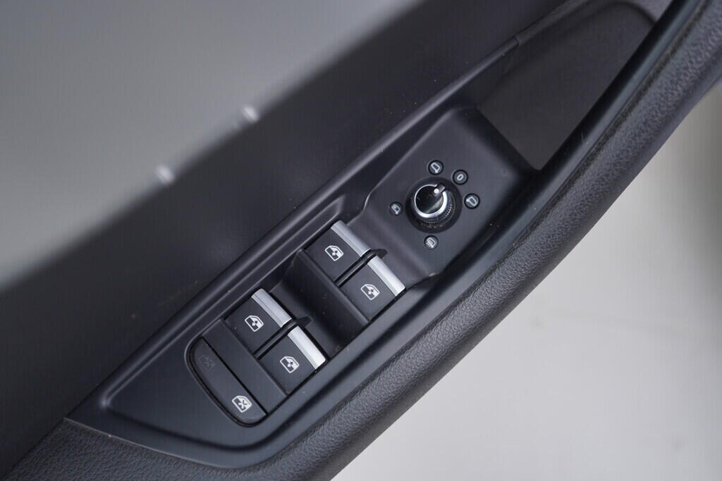 OV190V08687_20.webp_A4 AVANT Ultra 2.0 TDI 110 kW manuál