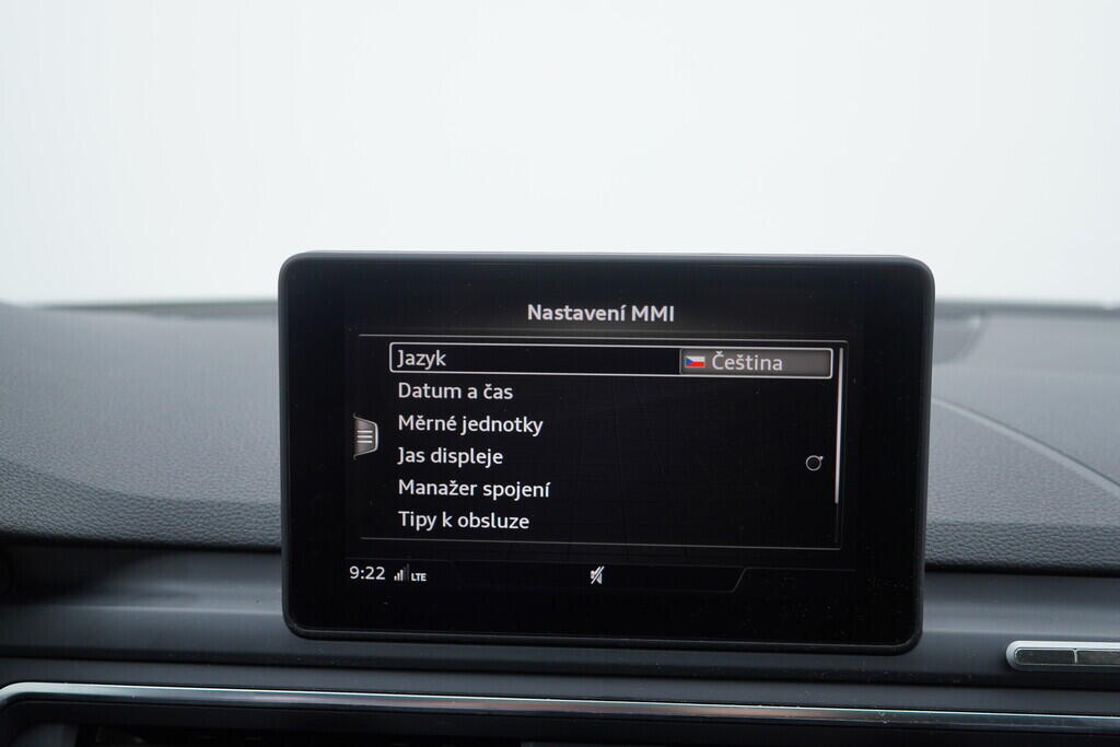 OV190V08687_35.webp_A4 AVANT Ultra 2.0 TDI 110 kW manuál