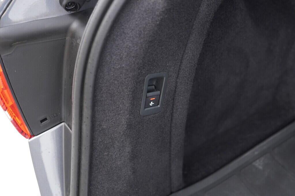 OV190V08687_50.webp_A4 AVANT Ultra 2.0 TDI 110 kW manuál