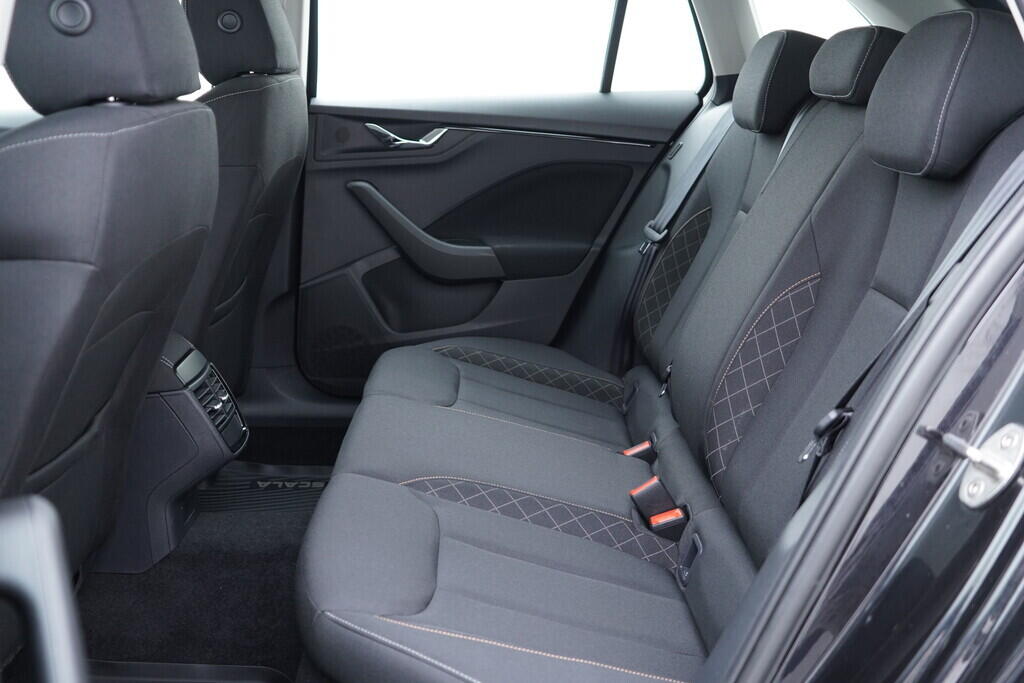 OV190V08704_34.webp_SCALA Ambition 1.0 TSI 81 kW manuál, DPH