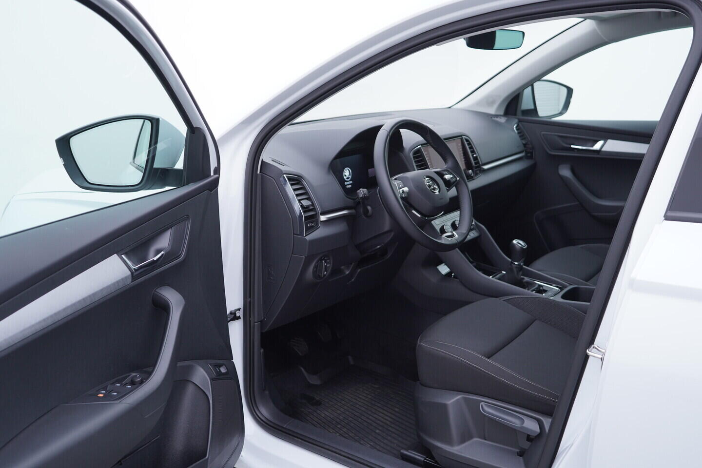 OV190V08706_18.webp_KAROQ Ambition 1.5 TSI 110 kW manuál, DPH