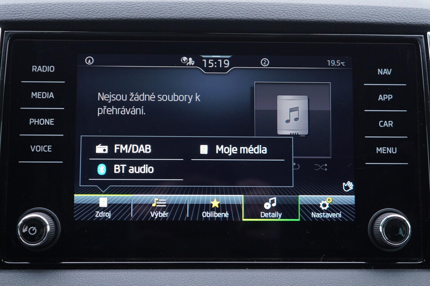 OV190V08706_30.webp_KAROQ Ambition 1.5 TSI 110 kW manuál, DPH