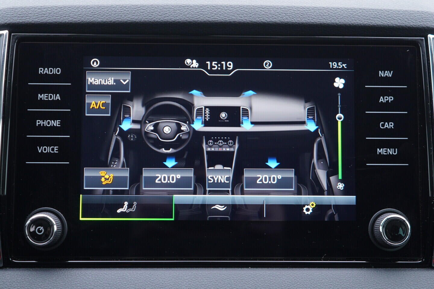 OV190V08706_31.webp_KAROQ Ambition 1.5 TSI 110 kW manuál, DPH