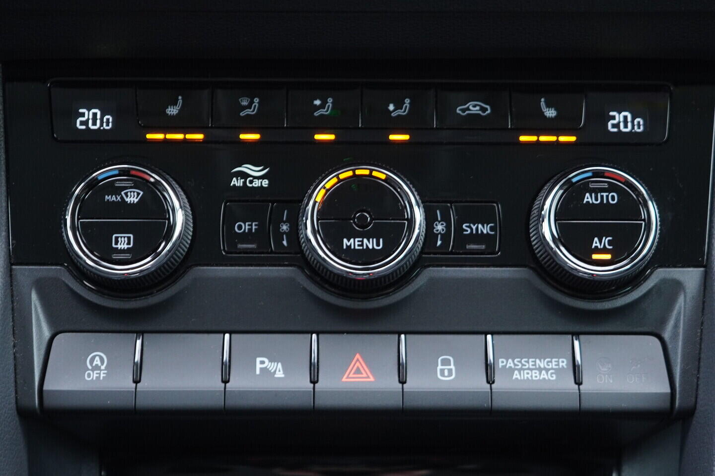 OV190V08706_32.webp_KAROQ Ambition 1.5 TSI 110 kW manuál, DPH