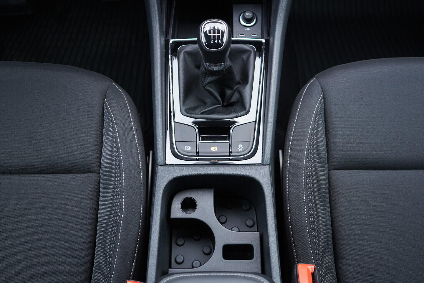 OV190V08706_33.webp_KAROQ Ambition 1.5 TSI 110 kW manuál, DPH