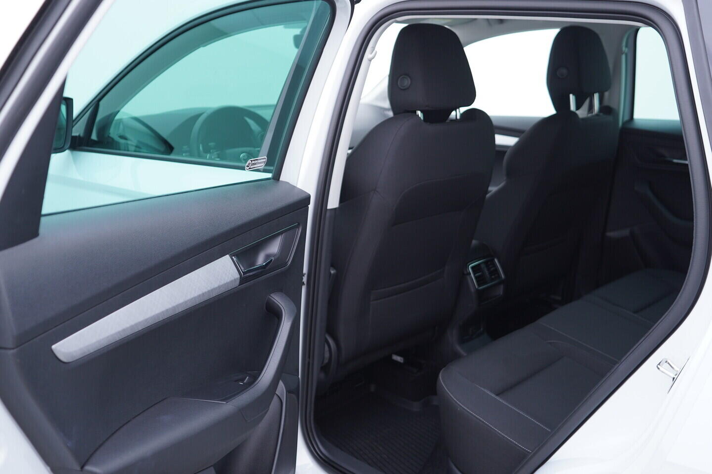 OV190V08706_35.webp_KAROQ Ambition 1.5 TSI 110 kW manuál, DPH