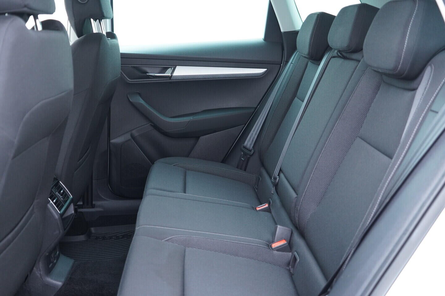 OV190V08706_37.webp_KAROQ Ambition 1.5 TSI 110 kW manuál, DPH