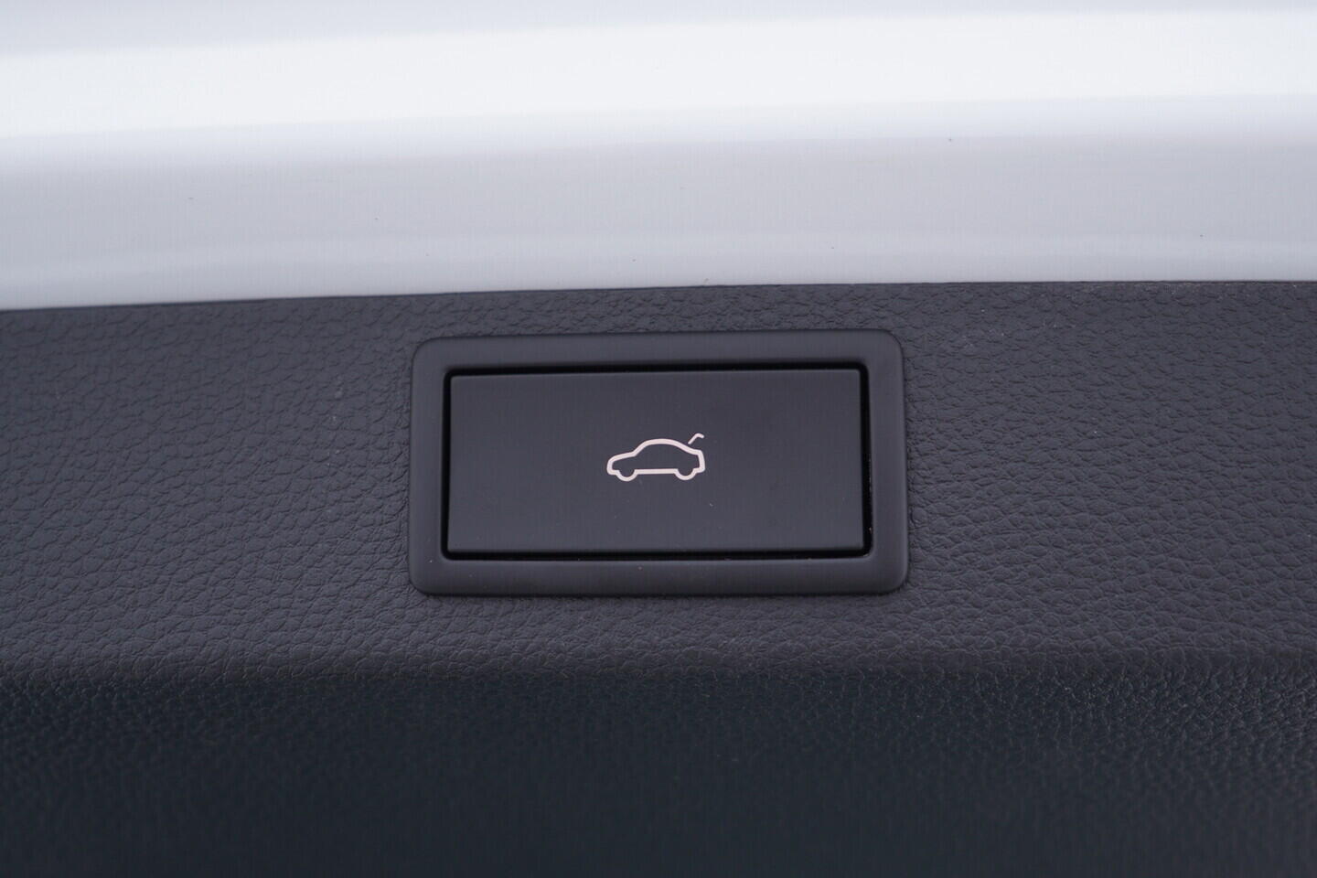 OV190V08706_38.webp_KAROQ Ambition 1.5 TSI 110 kW manuál, DPH