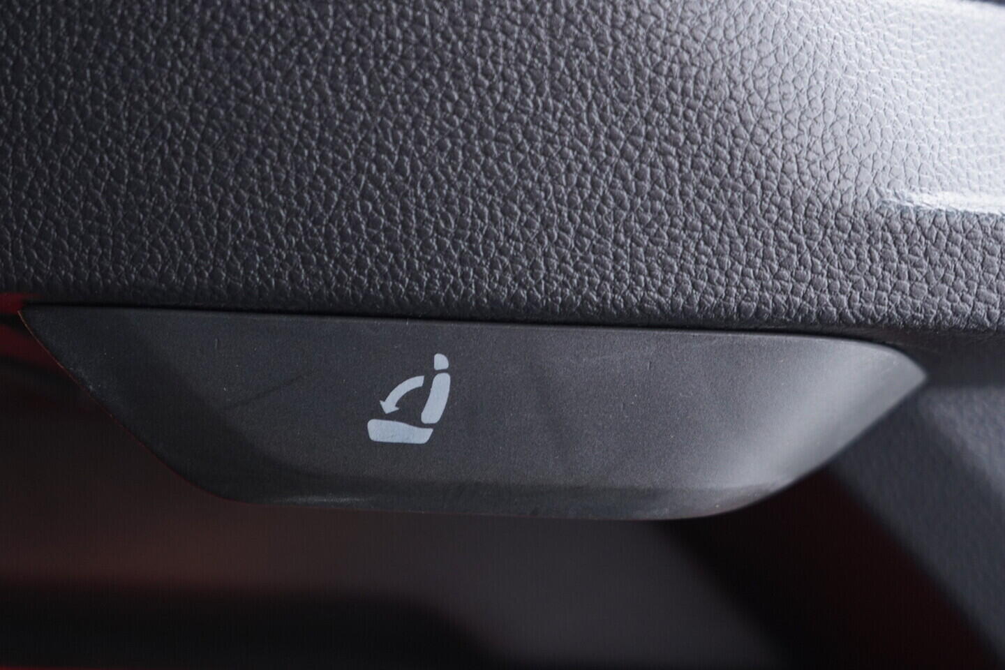 OV190V08706_40.webp_KAROQ Ambition 1.5 TSI 110 kW manuál, DPH