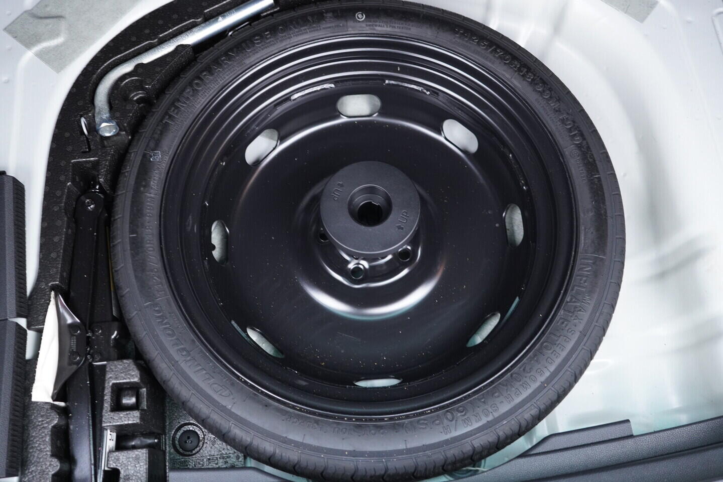 OV190V08706_41.webp_KAROQ Ambition 1.5 TSI 110 kW manuál, DPH