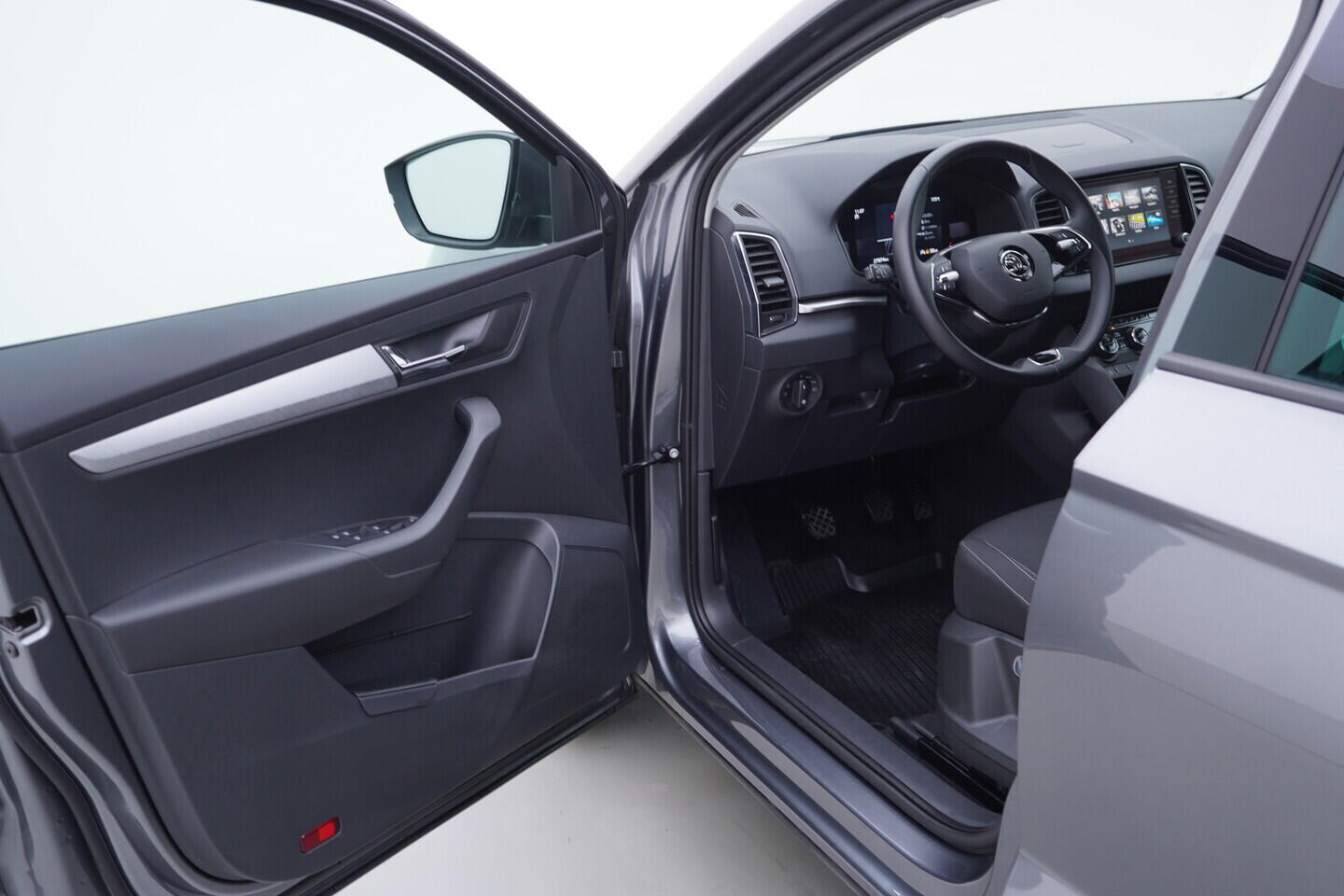 OV190V08707_18.webp_KAROQ Ambition 1.5 TSI 110 kW manuál, DPH