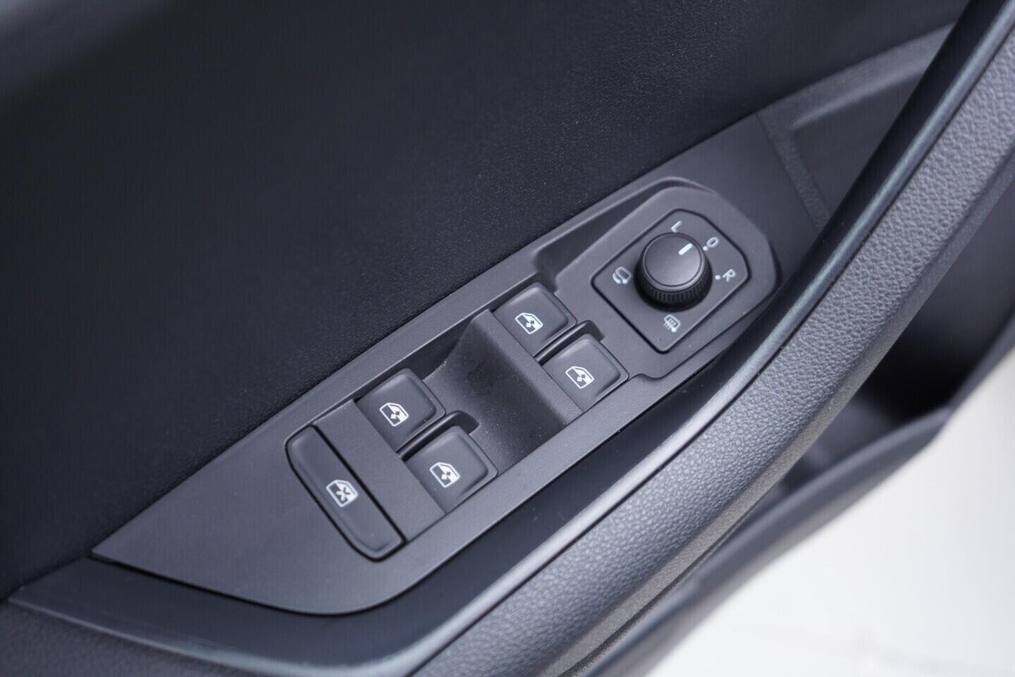 OV190V08707_20.webp_KAROQ Ambition 1.5 TSI 110 kW manuál, DPH