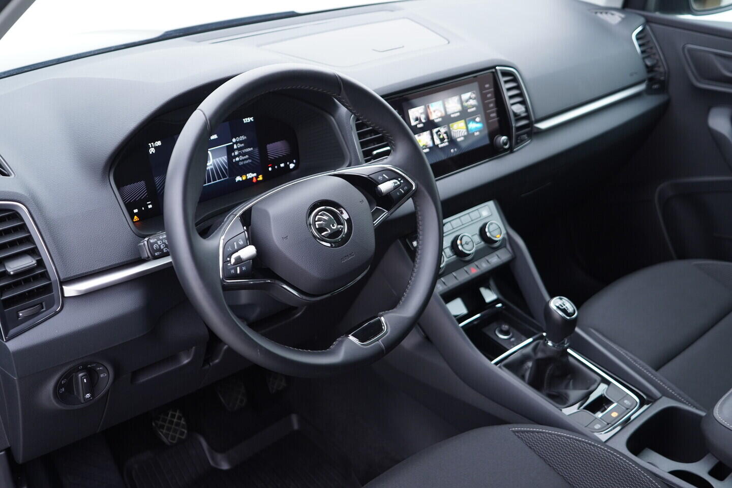 OV190V08707_21.webp_KAROQ Ambition 1.5 TSI 110 kW manuál, DPH