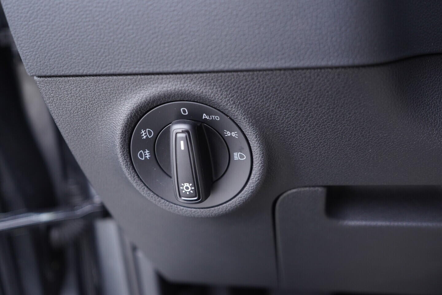 OV190V08707_25.webp_KAROQ Ambition 1.5 TSI 110 kW manuál, DPH