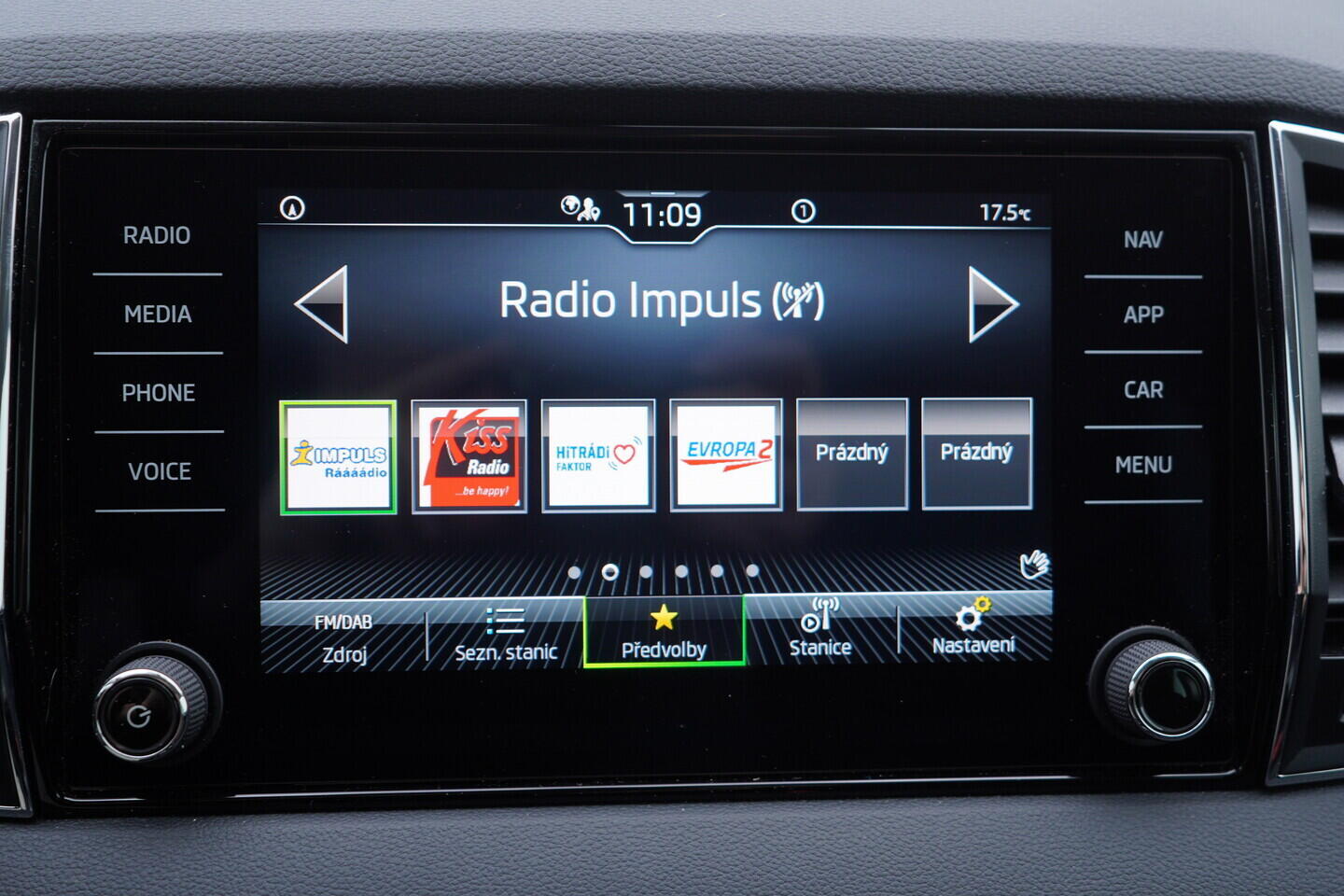 OV190V08707_29.webp_KAROQ Ambition 1.5 TSI 110 kW manuál, DPH