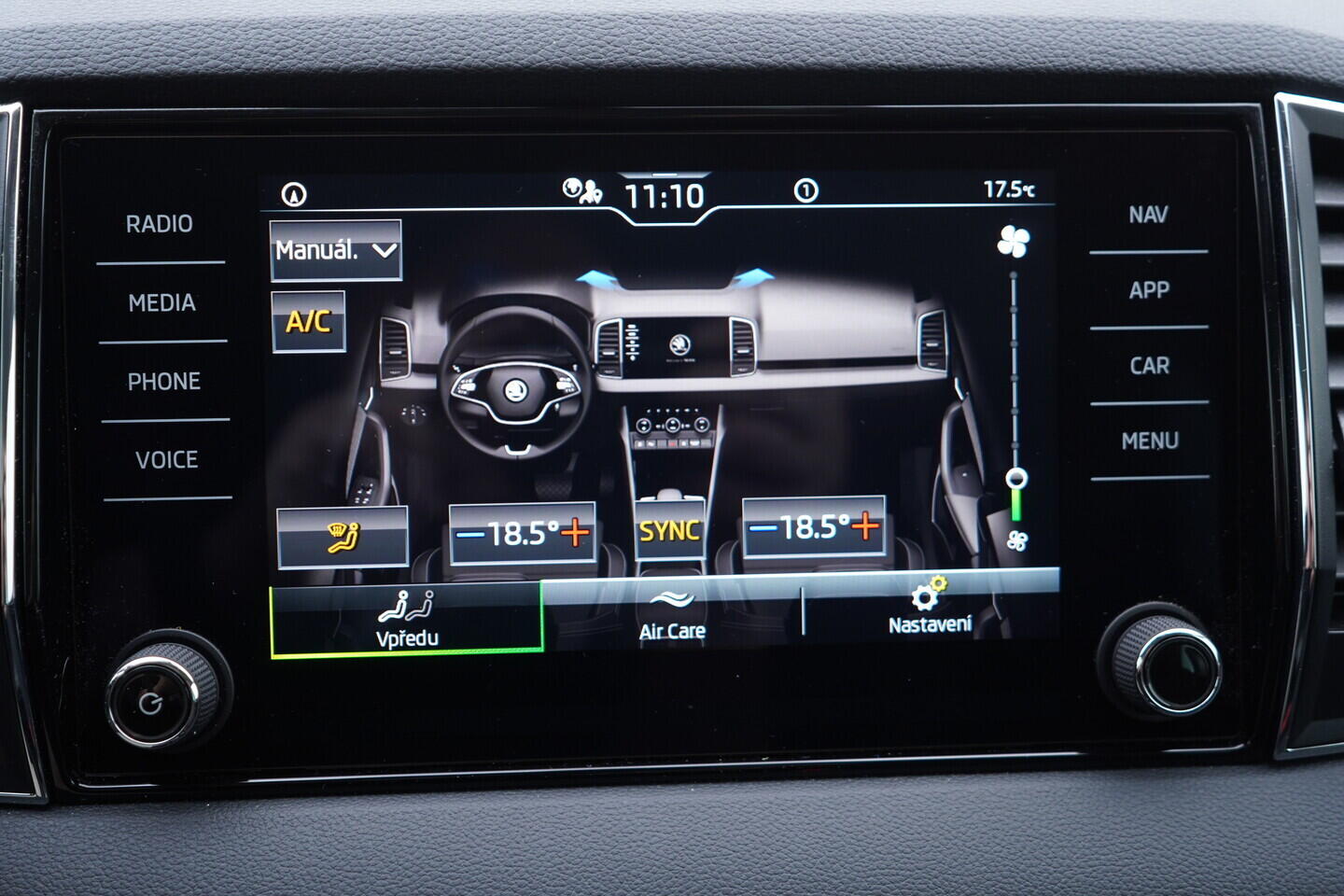 OV190V08707_33.webp_KAROQ Ambition 1.5 TSI 110 kW manuál, DPH