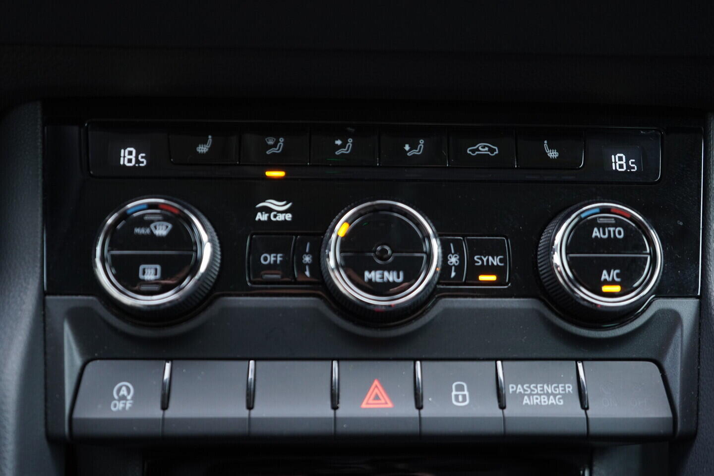 OV190V08707_34.webp_KAROQ Ambition 1.5 TSI 110 kW manuál, DPH