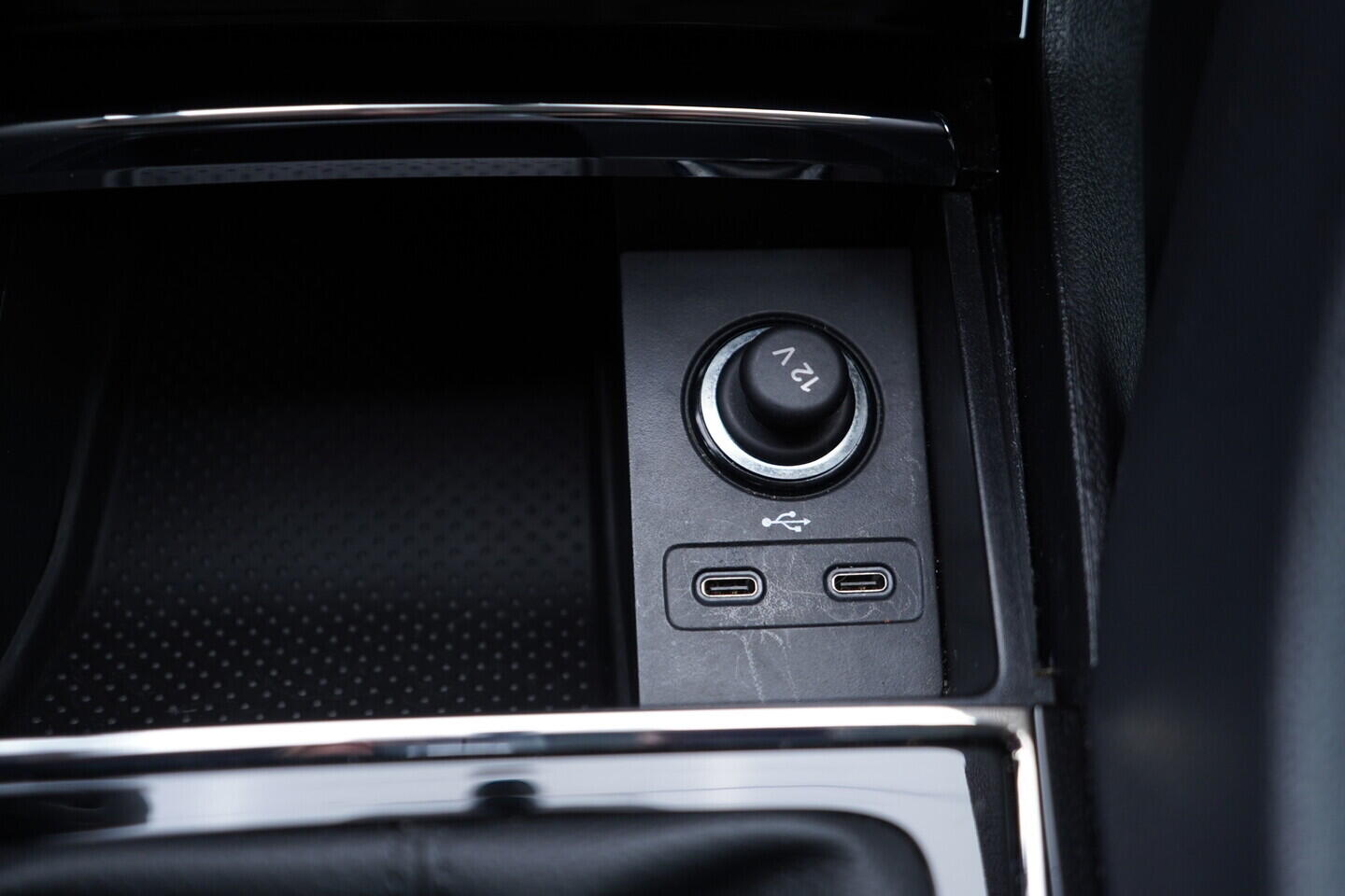 OV190V08707_35.webp_KAROQ Ambition 1.5 TSI 110 kW manuál, DPH