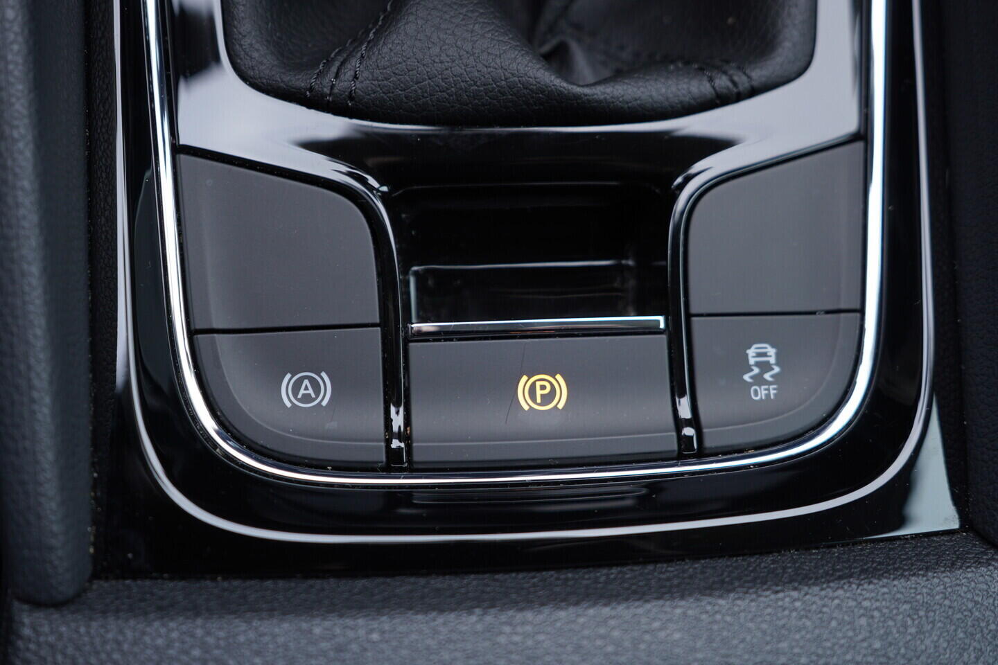 OV190V08707_36.webp_KAROQ Ambition 1.5 TSI 110 kW manuál, DPH